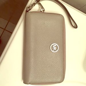 Michael Kors Wallet/Wristlet